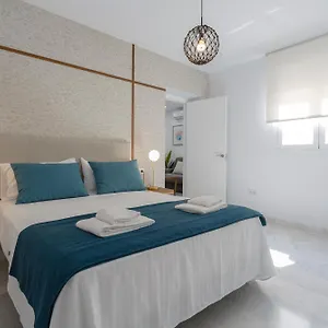 https://apartamentos-la-brujula-by-cadizrentals.es-andalucia.com